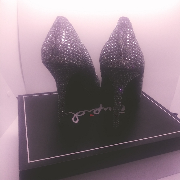 Heels 8.5 - Picture 2 of 5